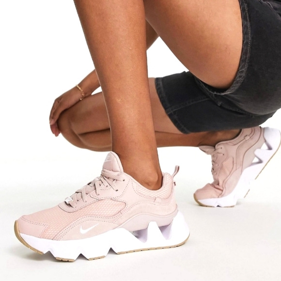 Nike Ryz 365 II Women's light Pink Shoes/ Sneakers Sz 9